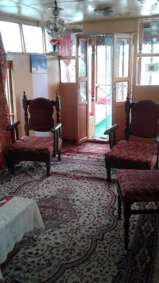 לינה וארוחת בוקר Srīnagar Houseboat Dunhill מראה חיצוני תמונה