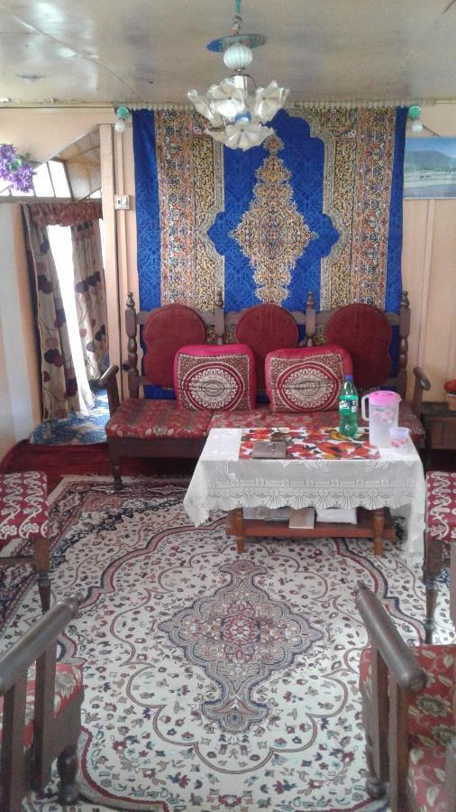 לינה וארוחת בוקר Srīnagar Houseboat Dunhill מראה חיצוני תמונה