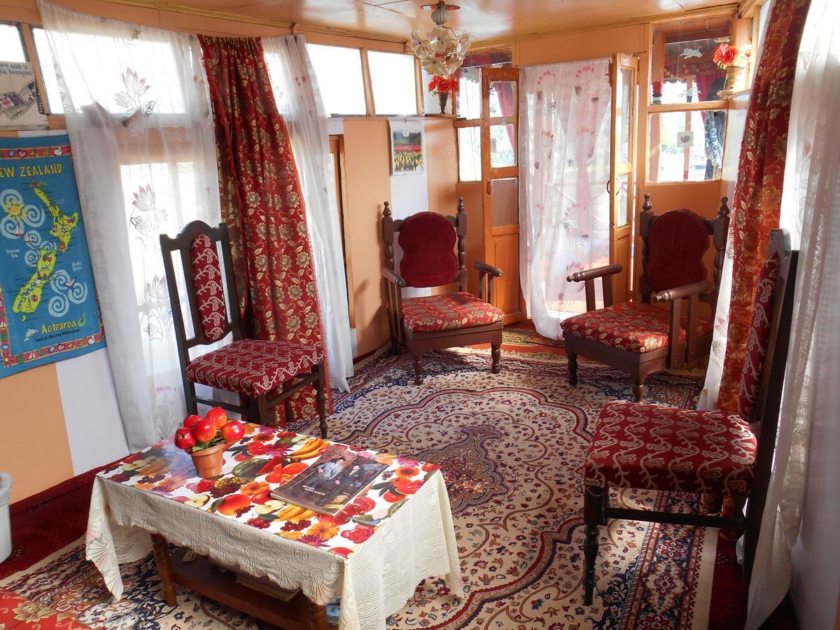 לינה וארוחת בוקר Srīnagar Houseboat Dunhill מראה חיצוני תמונה